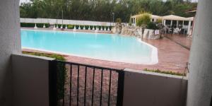 Bazén v ubytování Residence Arco delle Rose nebo v jeho okolí