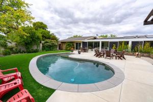 Swimmingpoolen hos eller tæt på Above It All