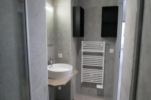 Ένα μπάνιο στο 8-guest apartment in Albiez with large balcony