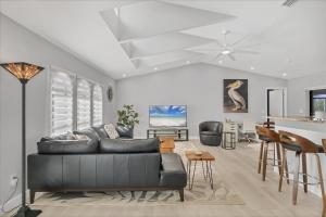 TV a/nebo společenská místnost v ubytování 561 Via Esplanade