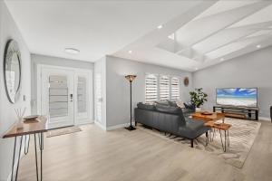 TV a/nebo společenská místnost v ubytování 561 Via Esplanade + 36 fotografií