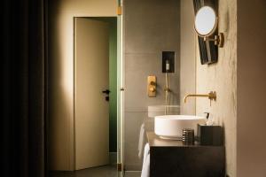 Koupelna v ubytování Design-Hotel JAMS + 37 fotografií