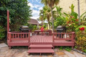 Κήπος έξω από το Big Island Kalanikai 307 by Coldwell Banker Island Vacations