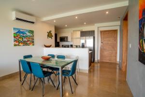 Kuchyň nebo kuchyňský kout v ubytování Roble Sabana 305 Luxury Condo - Reserva Conchal