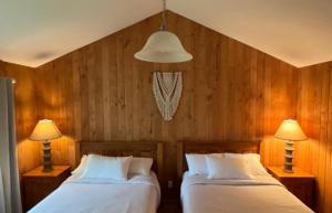 Letto o letti in una camera di Desolation Sound Resort