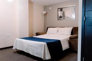 Postel nebo postele na pokoji v ubytování Kasa Hotel & Suites