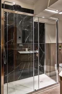 Ένα μπάνιο στο TreasureRome Trevi Private Palazzo +20 φωτογραφίες