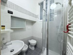 A bathroom at Signoria Suite 24th Még 18 kép