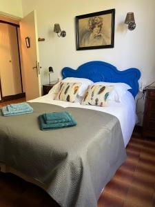 Ένα ή περισσότερα κρεβάτια σε δωμάτιο στο Grande maison provençale cozy +32 φωτογραφίες