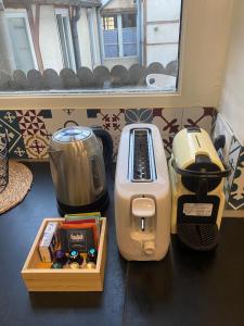 a blender and a coffee maker sitting on a counter at Appartement de charme au cœur du centre ville historique in Auxerre
