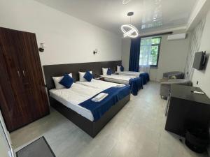Postel nebo postele na pokoji v ubytování Zangu Hotel