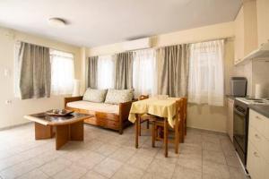 Η κουζίνα ή μικρή κουζίνα στο Kaitis home