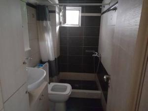 Ένα μπάνιο στο Kaitis home