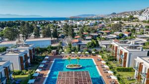 A piscina localizada em Celeste Bella Luxury Hotel & Spa ou nos arredores