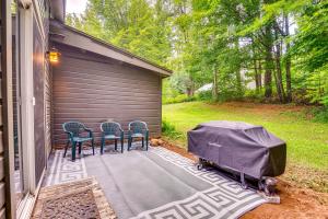 Garður fyrir utan 1 Mi to Brantingham Lake New York Getaway!