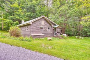 Garður fyrir utan 1 Mi to Brantingham Lake New York Getaway!
