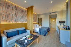 Cama ou camas em um quarto em Celeste Bella Luxury Hotel & Spa