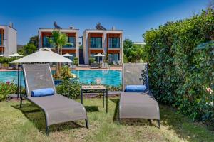 A piscina localizada em Celeste Bella Luxury Hotel & Spa ou nos arredores