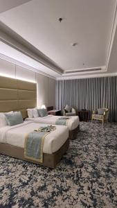 Postel nebo postele na pokoji v ubytování Dimond Vision Hotel