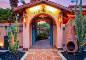 Сад в Coyote Inn - 21 and Over