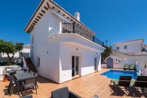 Hồ bơi trong/gần Villa Sea Breeze by Solset