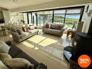 Area soggiorno di Atlantic View Retreat