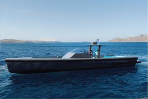 un homme assis sur un bateau dans l'eau dans l'établissement Santorini Private Tour - Sunny Zeus, à Santorini