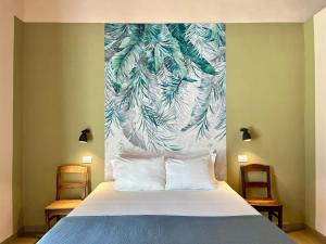 A bed or beds in a room at Dimora di Dante