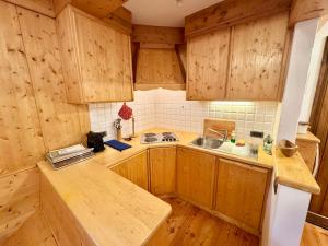 Dapur atau dapur kecil di Apartment Cortina d'Ampezzo -City center-