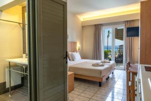 Postel nebo postele na pokoji v ubytování Anassa Hotel + 34 fotografií