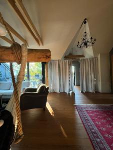 Χώρος καθιστικού στο Cozy riverside penthouse