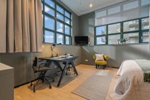 Unity Hammarby Sjöstad - A Studio Hotel的电视和/或娱乐中心