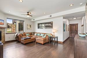 Χώρος καθιστικού στο Black Rock Ridge 14275 A