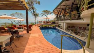 Bazén v ubytování Issimo Suites (Adults Only) nebo v jeho okolí