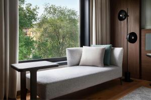 Łóżko lub łóżka w pokoju w obiekcie Milan Marriott Hotel