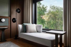 Łóżko lub łóżka w pokoju w obiekcie Milan Marriott Hotel
