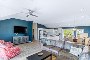 a living room with a couch and a table at Southern Paws in Southern Shores