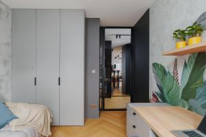 Telewizja i/lub zestaw kina domowego w obiekcie Apartament Family Green z garażem, klimatyzacją do 6 osób