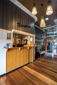 Clarendon Hotel的厨房或小厨房