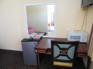 Kuchyň nebo kuchyňský kout v ubytování A Fisher's Inn Motel