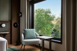 Część wypoczynkowa w obiekcie Milan Marriott Hotel