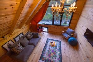 an overhead view of a living room with a chandelier at Nanus Ayder Bungalow and Breakfast in Çamlıhemşin