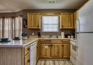 Η κουζίνα ή μικρή κουζίνα στο Shimmering Waters