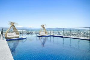 Bazén v ubytování Daegu Marriott Hotel nebo v jeho okolí
