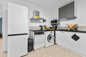Η κουζίνα ή μικρή κουζίνα στο NEW Le Tequila Sunrise vue jardin appartment 1 ch 4p