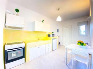 Virtuve vai virtuves zona naktsmītnē Excelent Apartment with Pool