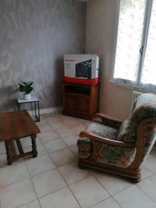Μια τηλεόραση ή/και κέντρο ψυχαγωγίας στο Appartement 3 chambres
