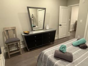 Charming 3BR 2BA with Private Patio客房内的一张或多张床位