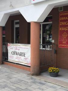 a store with a sign in the window of a store at Mieszkanie do wynajęcia w Centrum in Olecko