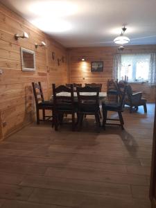 Posedenie v ubytovaní Mazurskidom Zaścianek